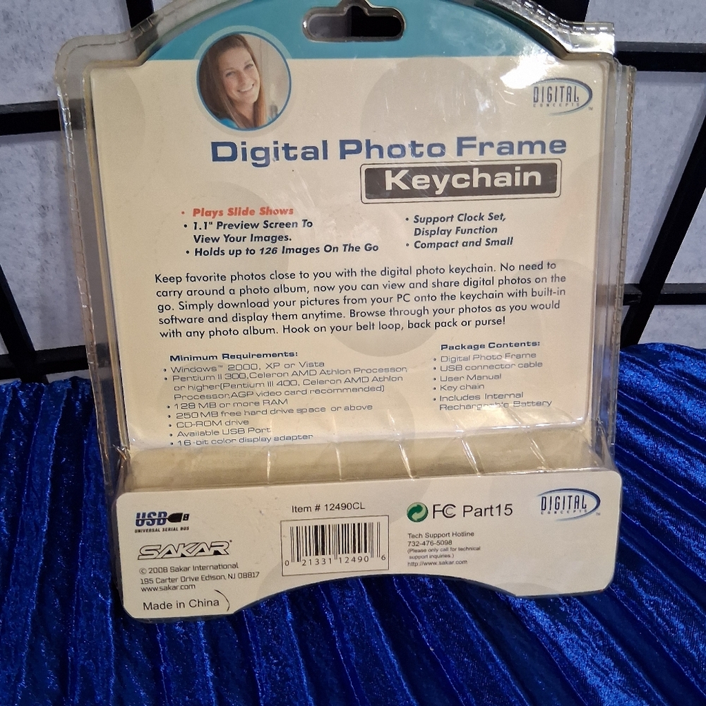 Red Digital Camera with Portable Display - Picture 4 of 12